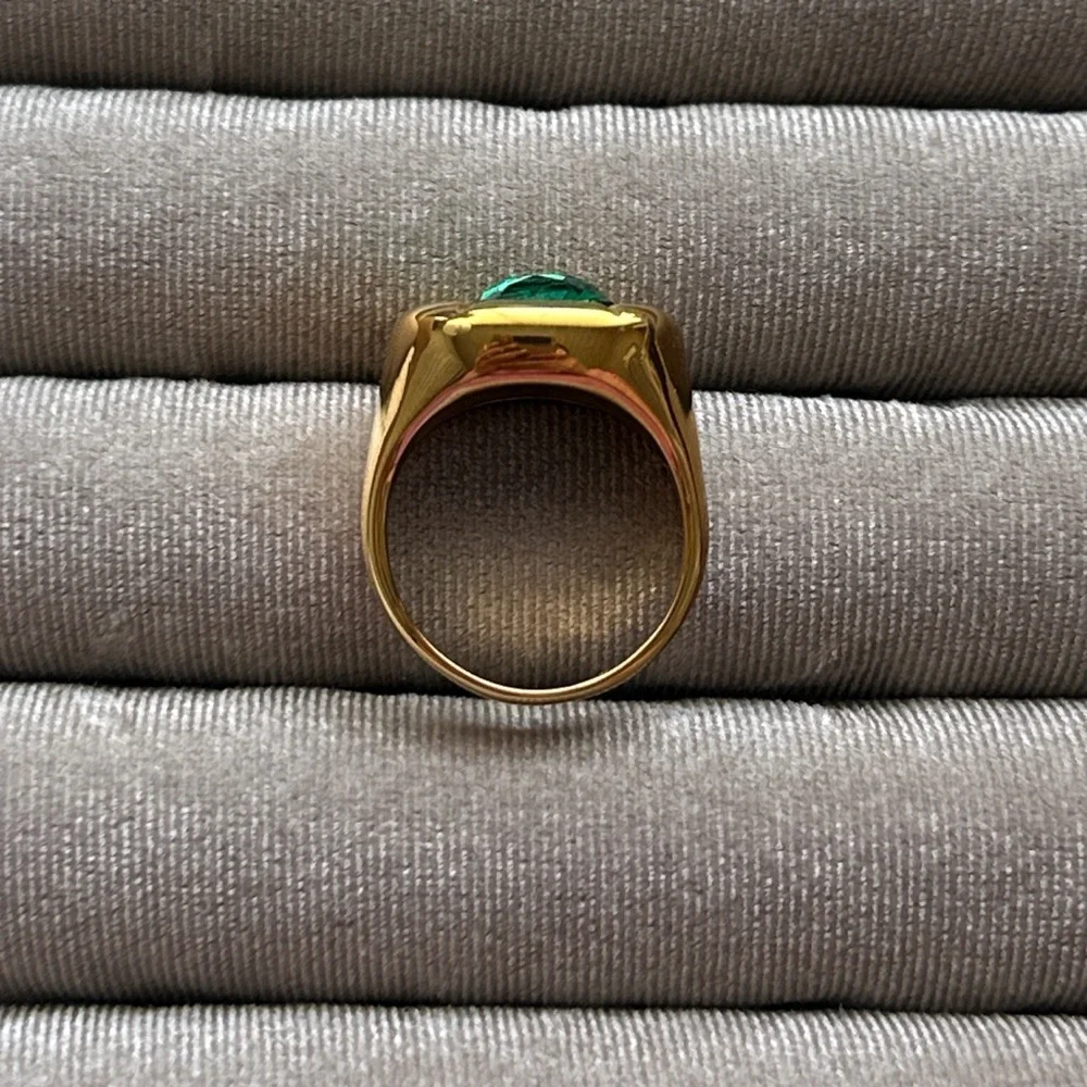 Gold ring withGreen Cushion-Cut Stone - Women's Jewelry